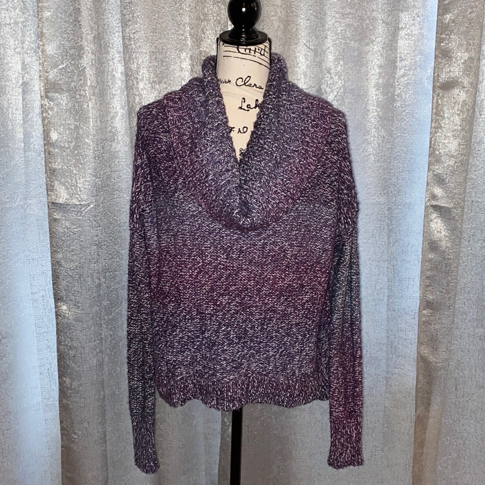 Like New American Eagle Sweater Size Medium